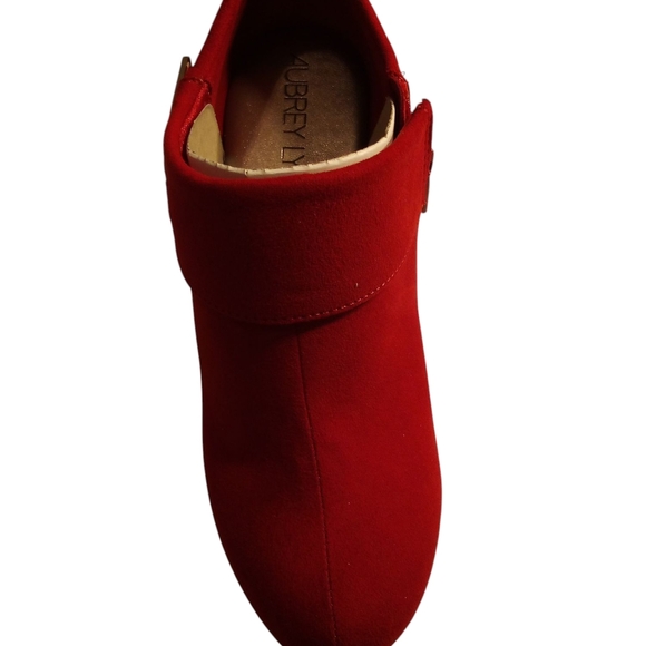 Aubrey Lynn Red Or Black Suede Booties, New In Box, 3" Block Heel, Zipper/Buckle - Picture 4 of 15